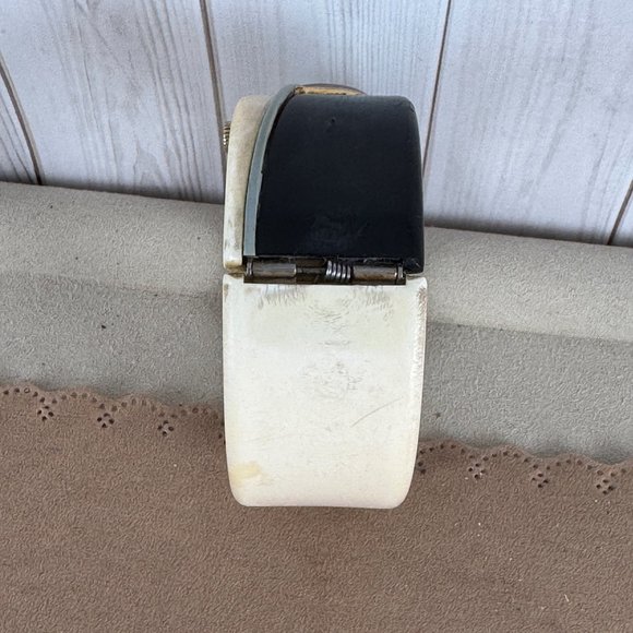 Vintage Rare Find Christian Dior watch by Bulova with Bakelite Bracelet working - Picture 6 of 10